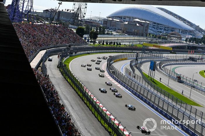 Sebastian Vettel, Ferrari SF90, Charles Leclerc, Ferrari SF90, Lewis Hamilton, Mercedes AMG F1 W10, Carlos Sainz Jr., McLaren MCL34, Valtteri Bottas, Mercedes AMG W10