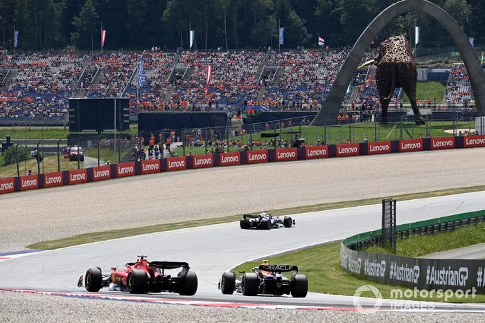 Nyck de Vries, AlphaTauri AT04, Sergio Pérez, Red Bull Racing RB19, Charles Leclerc, Ferrari SF-23