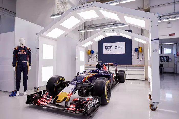 STR11 Formule 1 auto en racepak Max Verstappen
