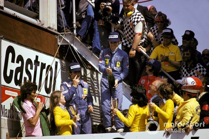 Podio: segundo puesto Clay Regazzoni, Ferrari, ganador de la carrera Niki Lauda, Ferrari, tercer puesto Emerson Fittipaldi, McLaren