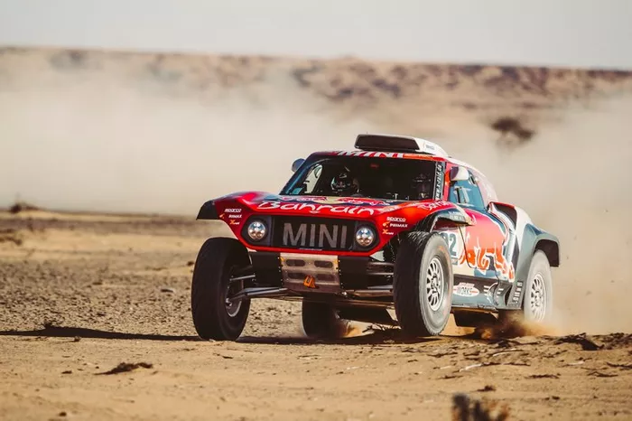 #302 JCW X-Raid Team: Stephane Peterhansel, Paulo Fiuza