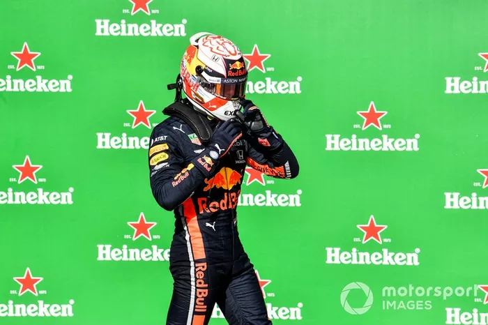 Max Verstappen, Red Bull Racing, festeggia dopo aver conquistato la pole position