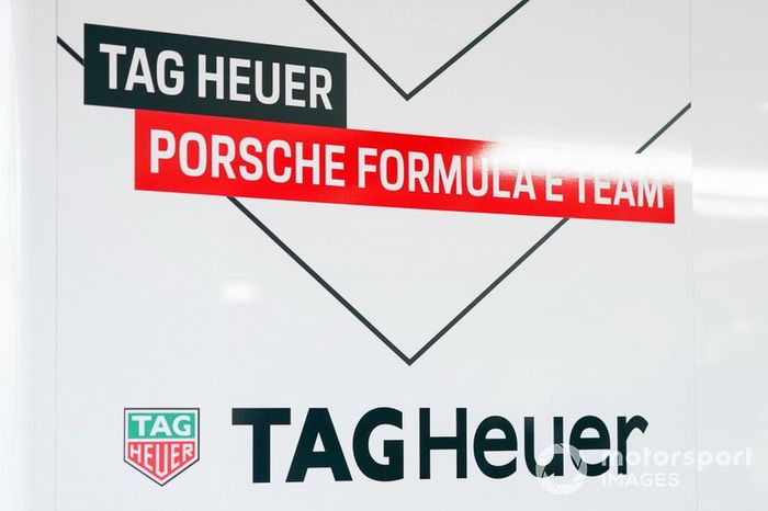 Tag Heuer Porsche logo