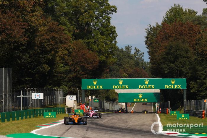 Carlos Sainz Jr., McLaren MCL35 Sergio Pérez, Racing Point RP20 