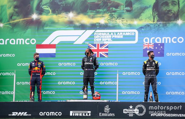 Podio: el segundo lugar Max Verstappen, Red Bull Racing ganador de la carrera Lewis Hamilton, Mercedes-AMG F1, y tercer lugar Daniel Ricciardo, Renault F1