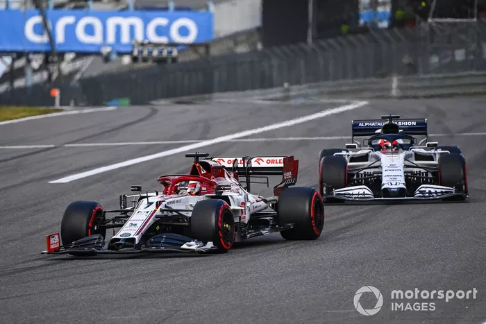 Kimi Raikkonen, Alfa Romeo Racing C39, Daniil Kvyat, AlphaTauri AT01