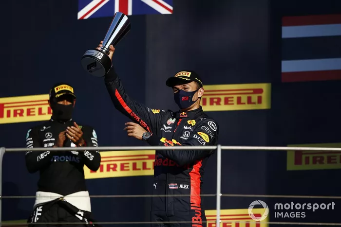 Podio: tercer lugar Alex Albon, Red Bull Racing