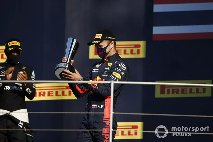 Podio: tercer lugar Alex Albon, Red Bull Racing