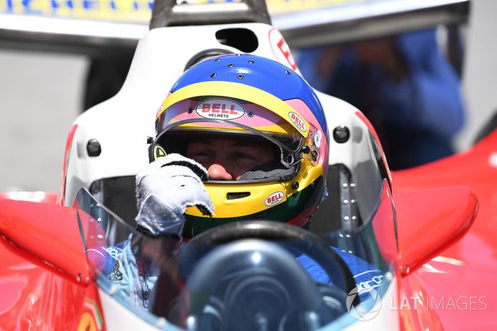 Jacques Villeneuve, conduce el Ferrari 312T3 en el cual su padre ganó el GP de Canadá de 1978