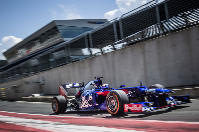 Marc Márquez conduce un Toro Rosso F1