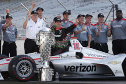 Race winner Will Power, Team Penske Chevrolet
