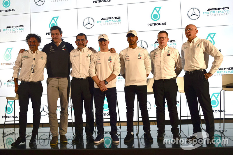 Lewis Hamilton, Mercedes-AMG F1, Valtteri Bottas, Mercedes-AMG F1, Toto Wolff, Direttore del Motorsport Mercedes AMG F1