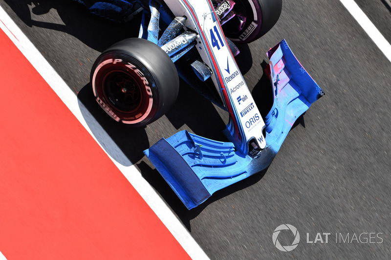 Переднє антикрило Williams FW41з аеродинамічною фарбою