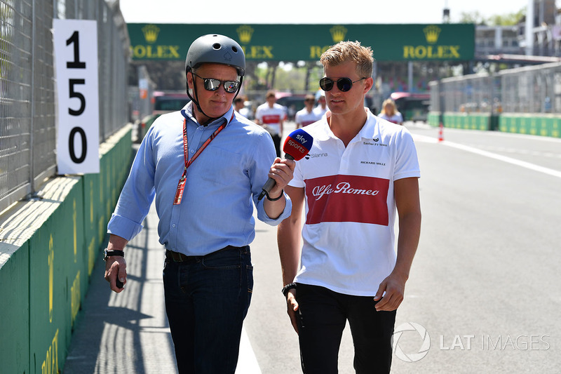 Johnny Herbert, Marcus Ericsson, Sauber walks the track