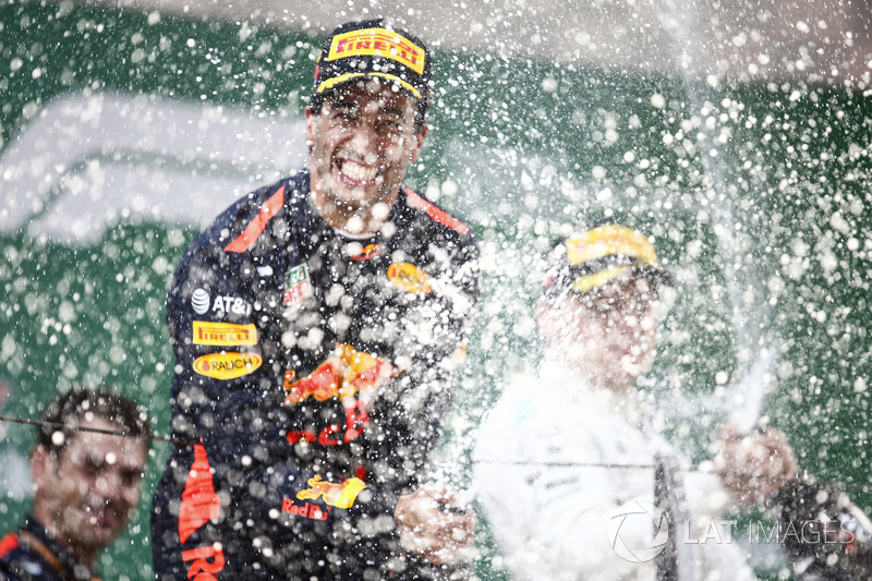 Podium: race winner Daniel Ricciardo, Red Bull Racing, second place Valtteri Bottas, Mercedes-AMG F1