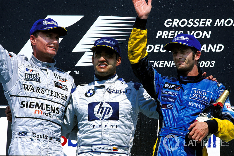 Podio: 1° Juan Pablo Montoya, BMW Williams, al centro. 2° David Coulthard, McLaren Mercedes, a sinistra. 3° Jarno Trulli, Renault, a destra