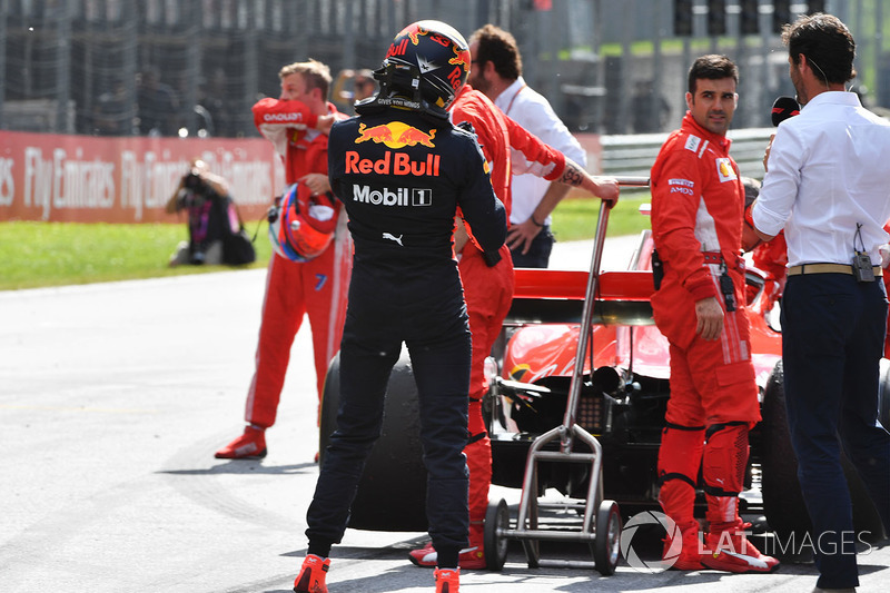 Le vainqueur Max Verstappen, Red Bull Racing dans le parc fermé