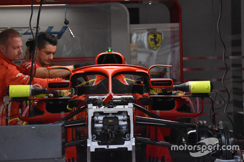 Detail bagian depan dan kaca spion Ferrari SF71H