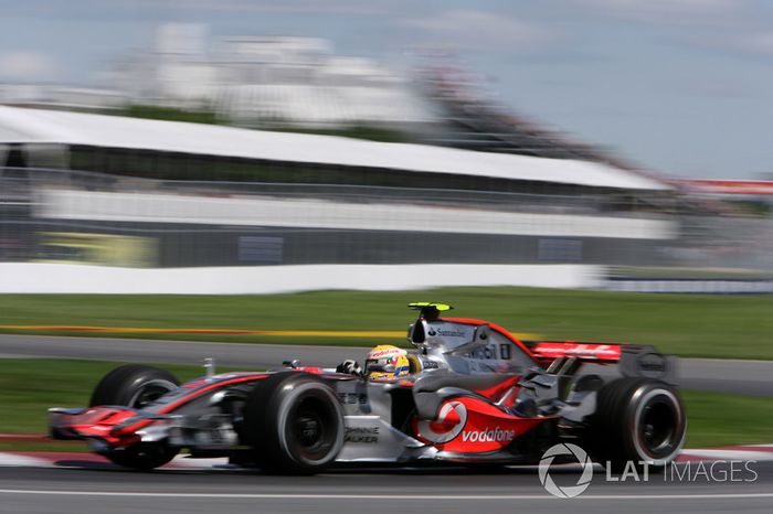 Lewis Hamilton, McLaren MP4-22