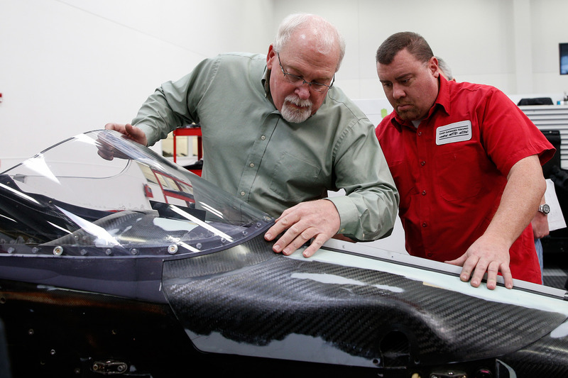 Jeff Horton, INDYCAR Director of Engineering/Safety, installs a windscreen on the 2018 Indy car