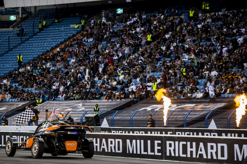 Josef Newgarden del equipo de EE.UU. conduciendo el ROC Car
