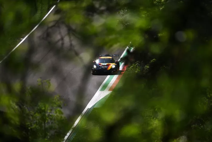 #92 The Bend Manthey Porsche 911 GT3 R: Yasser Shahin, Riccardo Pera, Richard Lietz