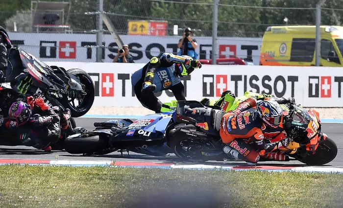 Jorge Martín, Aprilia Racing Team; Pedro Acosta, Red Bull KTM Factory Racing; Fermín Aldeguer, Gresini Racing