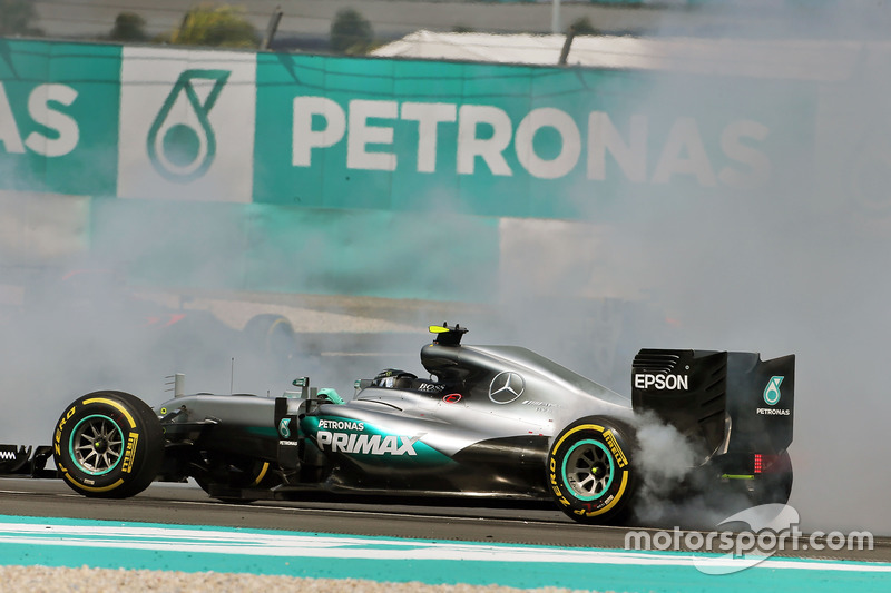 3. Nico Rosberg, Mercedes AMG F1, W07 Hybrid, Kollision nach dem Start