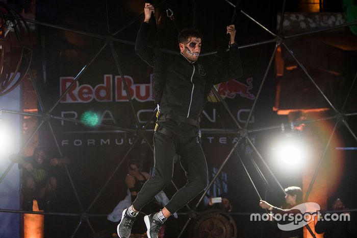 Daniel Ricciardo, Red Bull Racing en el Ofrendomo personificado de calavera