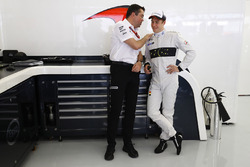 Eric Boullier, McLaren Racing Director en Stoffel Vandoorne, McLaren