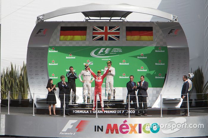 Podio: Tercer lugar Sebastian Vettel, Scuderia Ferrari celebra