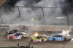 Crash: Ryan Newman, Richard Childress Racing, Chevrolet; Dylan Lupton, BK Racing, Toyota; David Raga