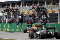 Макс Ферстаппен, Red Bull Racing RB12 святкує фініш на третій позиції