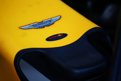 Logo de Aston Martin en la nariz de Red Bull Racing RB12