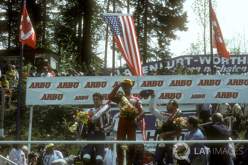 Podium: winner Eddie Lawson, second place Freddie Spencer, third place Randy Mamola