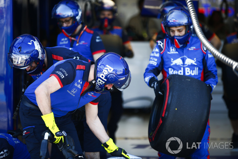 The Toro Rosso pit crew prepare some tyres