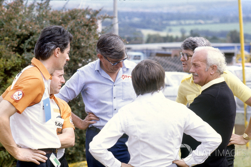 Team owners and sponsors discuss the proposed drivers strike: Daniele Audetto, Alan Rees, Ken Tyrrel