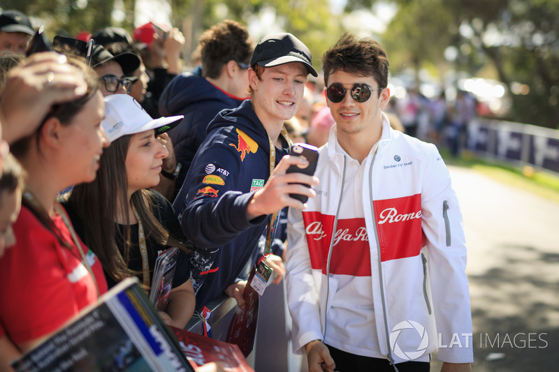 Charles Leclerc, Sauber fans selfie