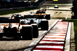 Carlos Sainz Jr., Renault Sport F1 Team R.S. 18, Stoffel Vandoorne, McLaren MCL33 Renault