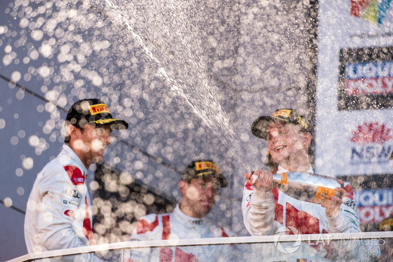 Podio: Ganadores Robert Freens, Stuart Leonard y Dris Vanthor, Audi Sport Team WRT