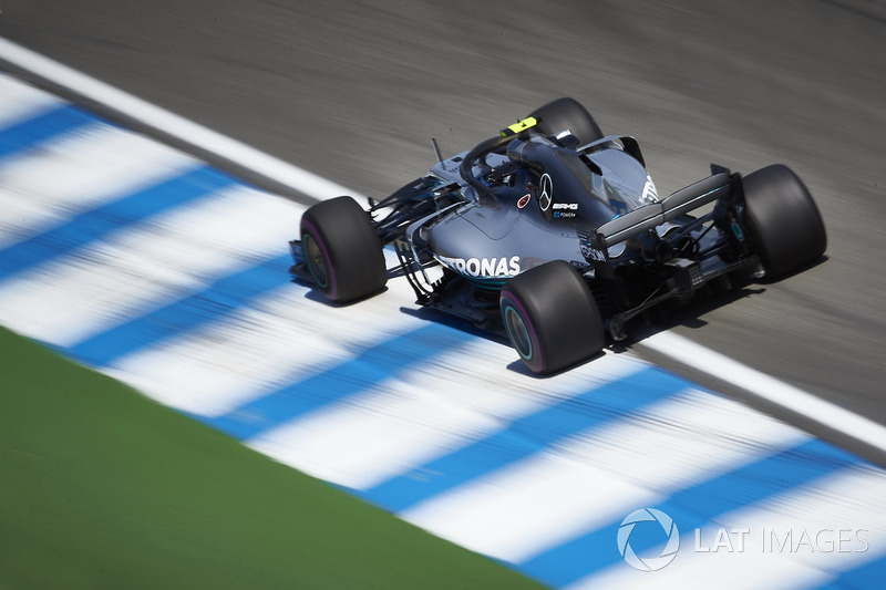 <img src="https://cdn-1.motorsport.com/static/custom/car-thumbs/F1_2018/TESTS/mercedes.png" alt="" width="250" /> Mercedes
