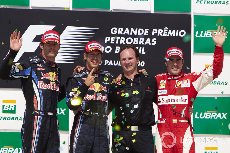 Podium : le second Mark Webber, Red Bull Racing RB6 Renault, le vainqueur Sebastian Vettel, Red Bull Racing RB6, Christian Horner, Team Principal, Red Bull Racing, le troisième Fernando Alonso, Ferrari