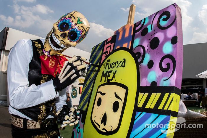 Catrina pintando un cuadro de Fuerza México