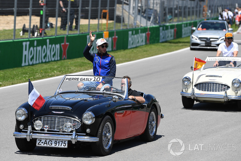 Pierre Gasly, Scuderia Toro Rosso on the drivers parade