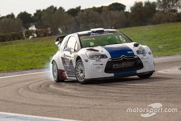 Valtteri Bottas guida una Citroën DS3 WRC