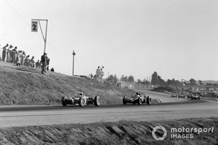 Stirling Moss, Lotus 18 Climax, leads Dan Gurney, BRM P48, al GP degli Stati Uniti del 1959