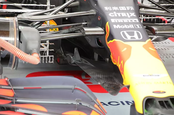Suspensión y alerón delanteros del Red Bull Racing RB16