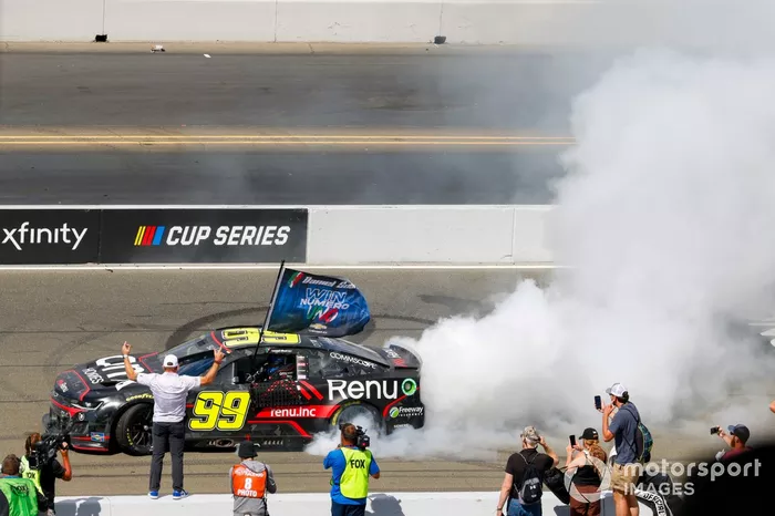Daniel Suárez, TrackHouse Racing, Onx Homes / Renu Chevrolet Camaro celebra su primera victoria