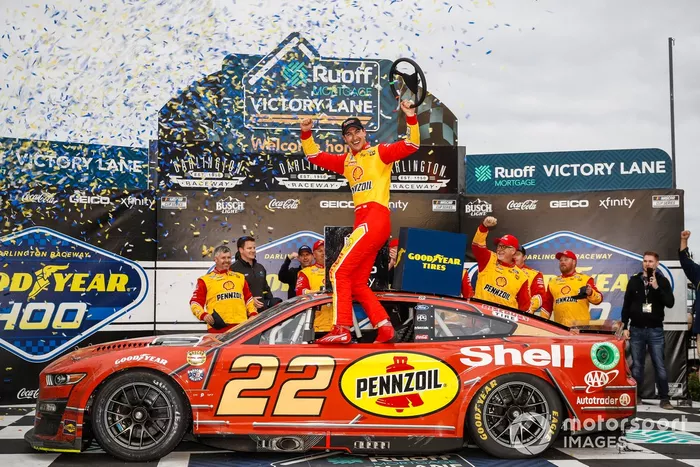 Ganador Joey Logano, Team Penske, Ford Mustang
