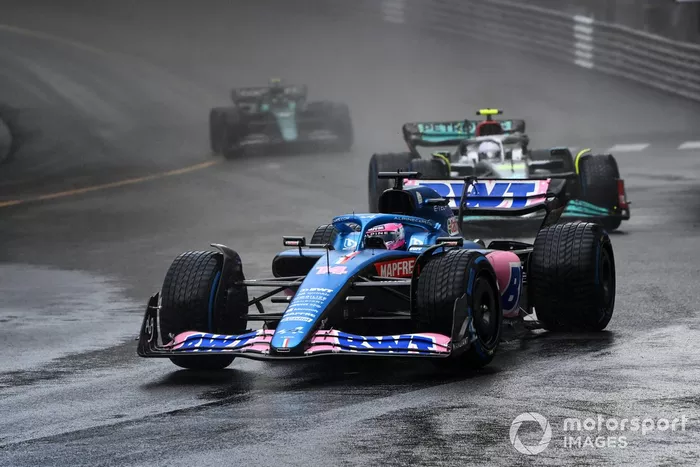 Fernando Alonso, Alpine A522, Lewis Hamilton, Mercedes W13